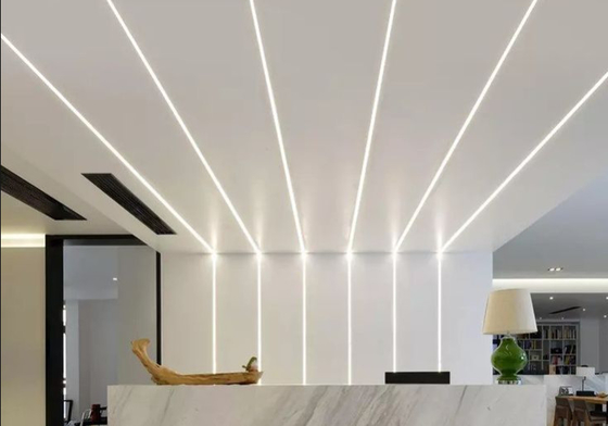 黒いストリップをつける天井灯棒のためのLEDのPlasterboardのプロフィールは引込められた乾式壁プラスター ギプスを運ぶ