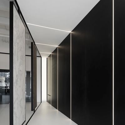 黒いストリップ チャネルをつける天井灯棒のための導かれたプロフィールは乾式壁プラスターGypsum3 T5アルミニウムを引込めた